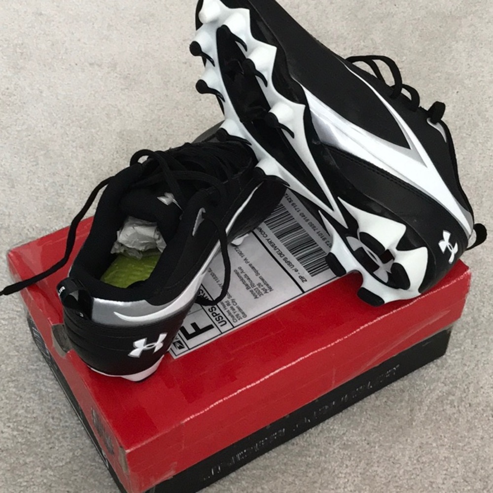 NEW Under Armour Contender III Softball Cleats 6.5